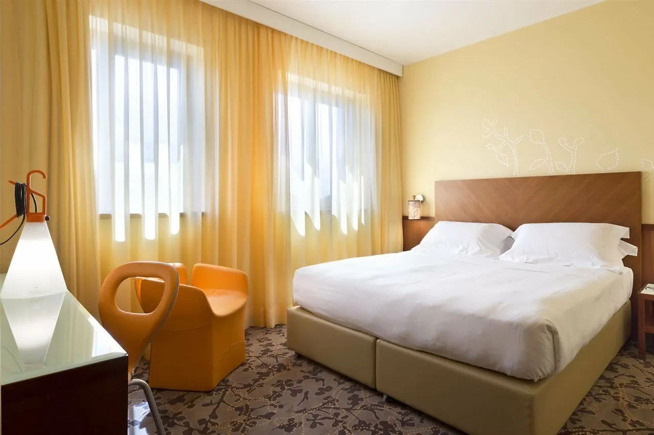 Una Hotels Mediterraneo Milano 4*, Milan