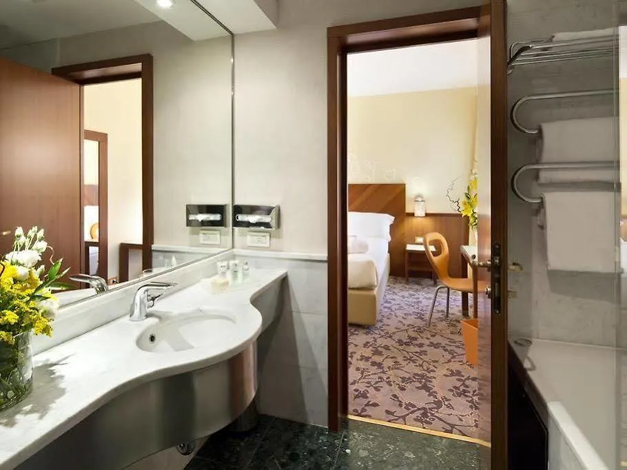 Una Hotels Mediterraneo Milano 4*,